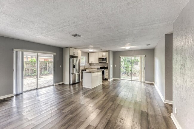 Building Photo - 7971 NW 35th Ct