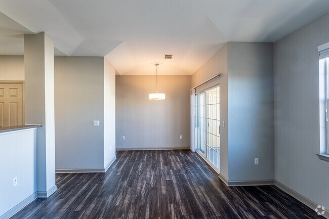 1BR, 1BA - Broadmoor - Gateway Park