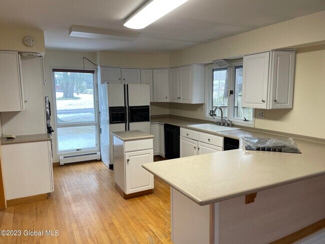 Foto del edificio - 24 Tamarack Ln