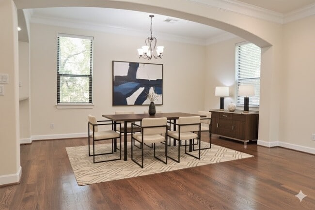 Building Photo - 615 W 27th St