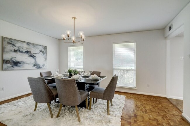 Building Photo - 2330 Willowby Dr
