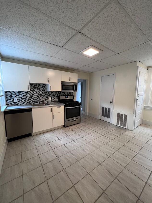 Primary Photo - Spacious 1BR Apt now showing!