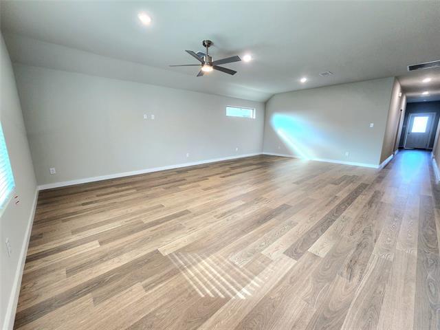 Foto del edificio - 607 Whispering Winds Trl