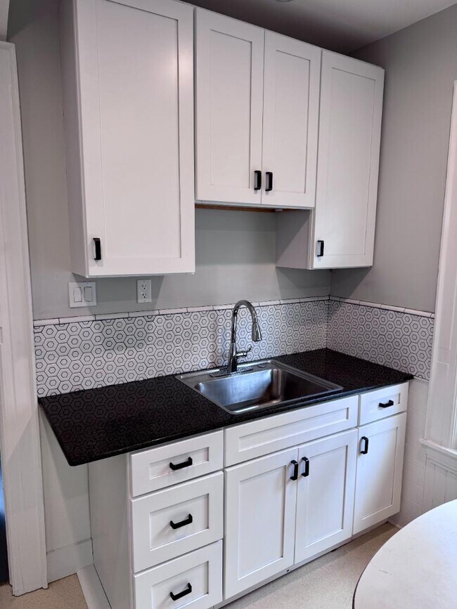 Foto del edificio - 816-818 Maryland Ave - Upstairs Unit 2
