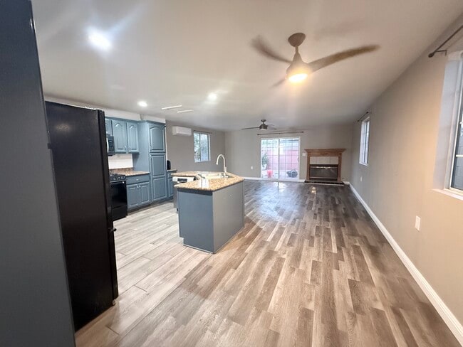 kitchen/2nd living room - 9625 Adoree St