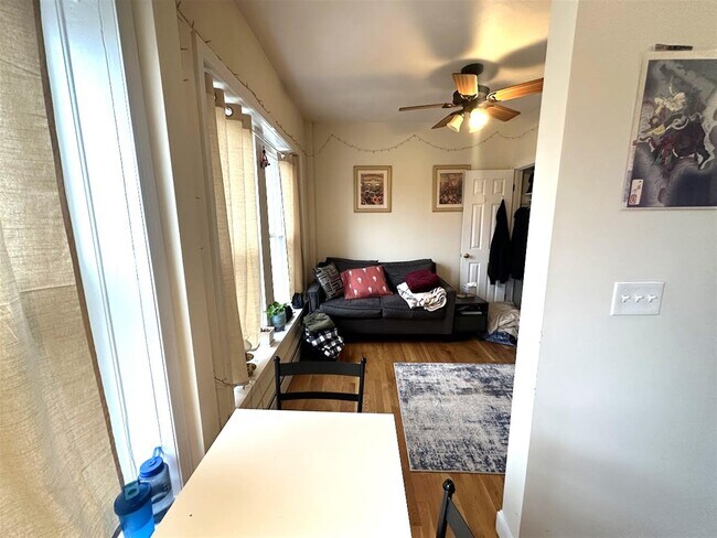 Foto del edificio - 1056 Cambridge St