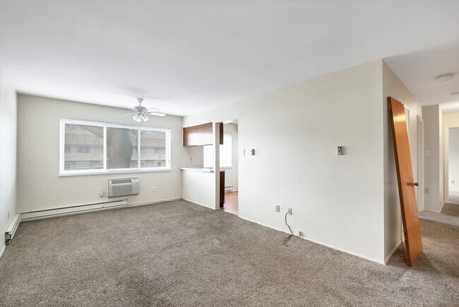Foto del edificio - Adorable, Efficient, 1st floor 2 bedroom C...