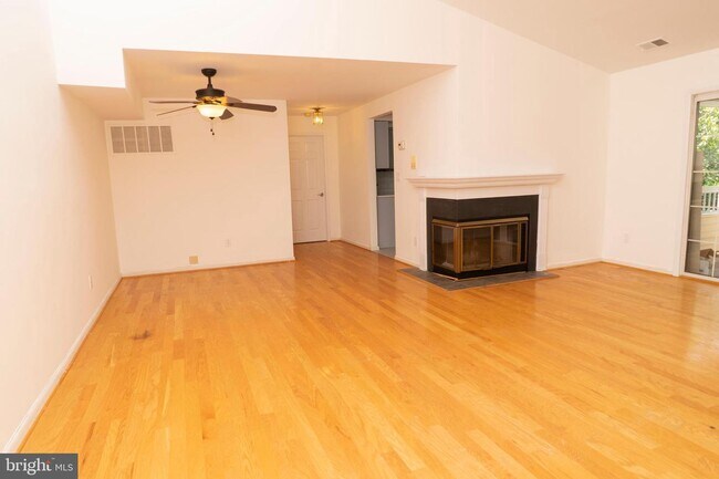 Foto del edificio - 120 Acadia Ct