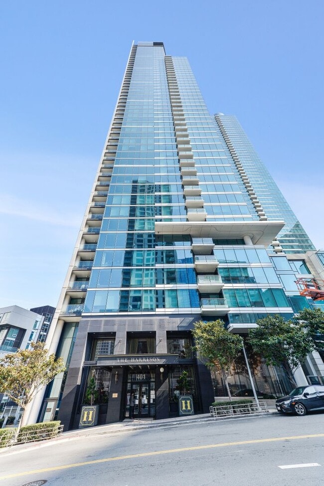 Building Photo - INDULGE IN LUXURIOUS CITY LIVING WITH THIS...