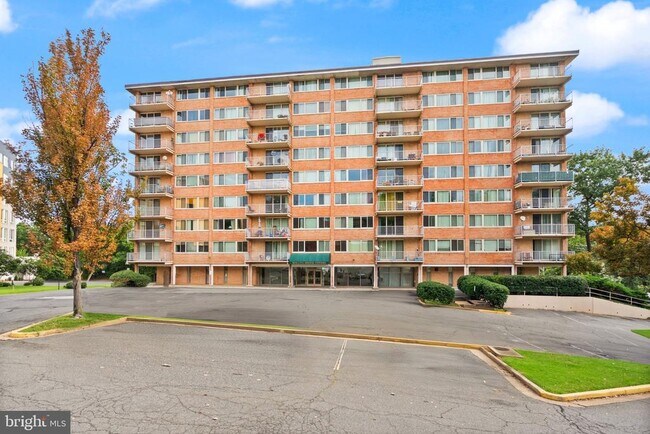 Foto del edificio - 4520 King St