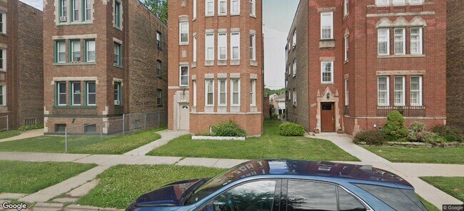 Building Photo - 8938 S Blackstone Ave