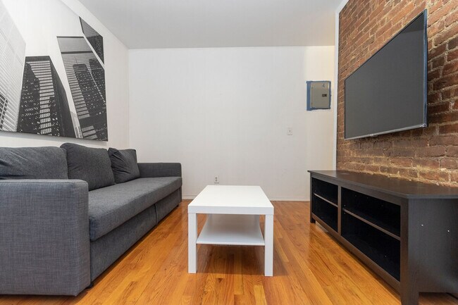 Foto del edificio - 309-311 East 95th Street-SI ID1032053P