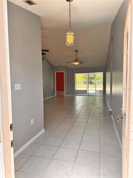 Building Photo - 2070 Sarah Louise Dr