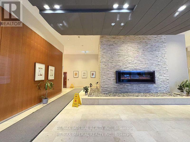 Photo principale - 220-220 Burnhamthorpe Rd W