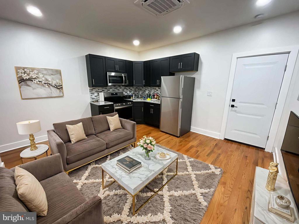 Foto principal - 309 S 60th St