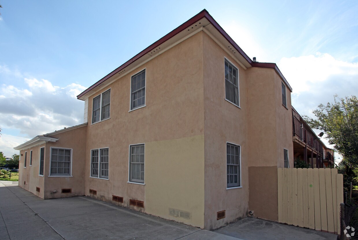 Foto del edificio - 13025 San Fernando Rd
