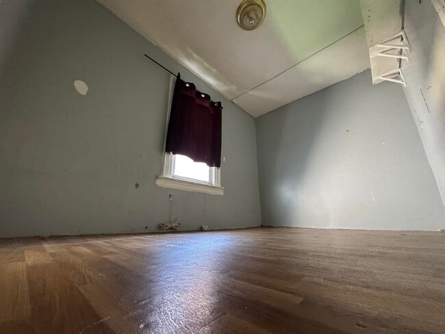 Building Photo - 423 4th St