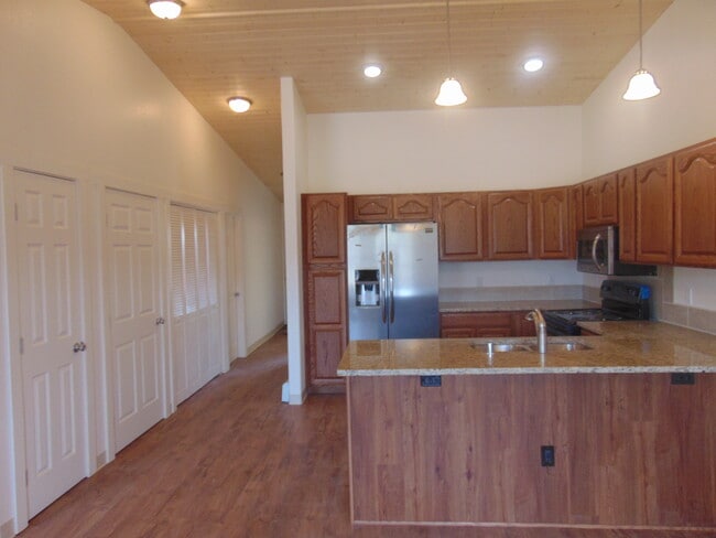 Building Photo - 623 Zuni St
