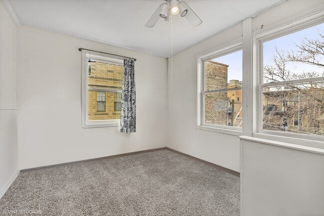Foto del edificio - 3748 N Sheffield Ave