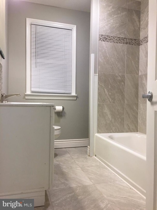 Foto del edificio - 817 Grove Ave