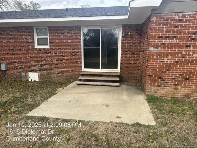 Building Photo - 1615 Diplomat Dr