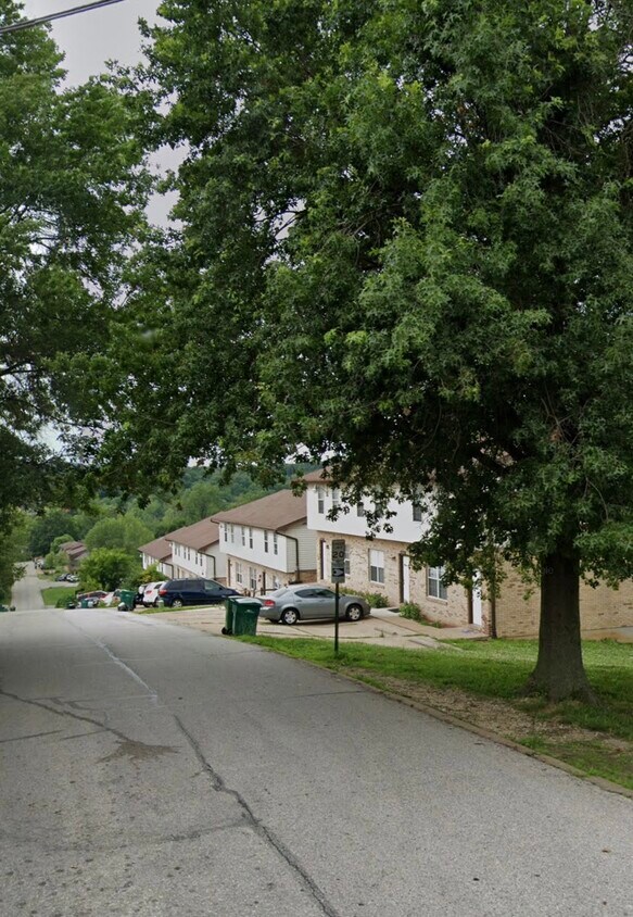 1000 Westward Trails Dr, Imperial, MO 63052 Townhouse for Rent in