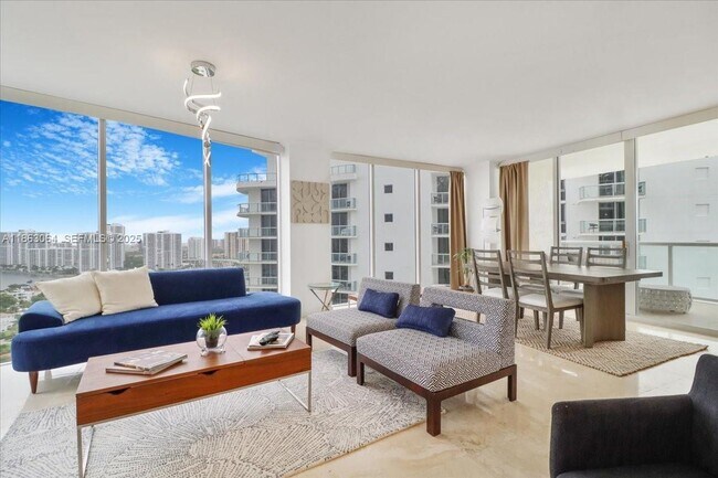 Foto del edificio - 18671 Collins Ave