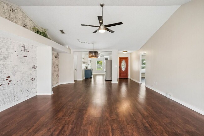 Building Photo - Charming 3-Bedroom Home in Desirable Oviedo!