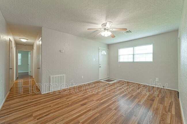 Building Photo - 920 SW 37th St