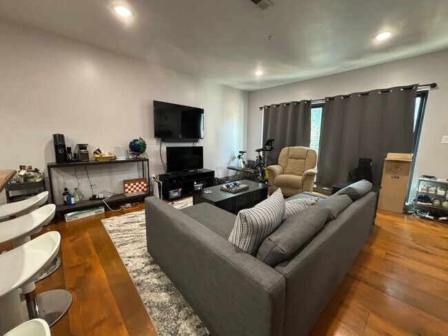 Foto del edificio - 235 E Market St