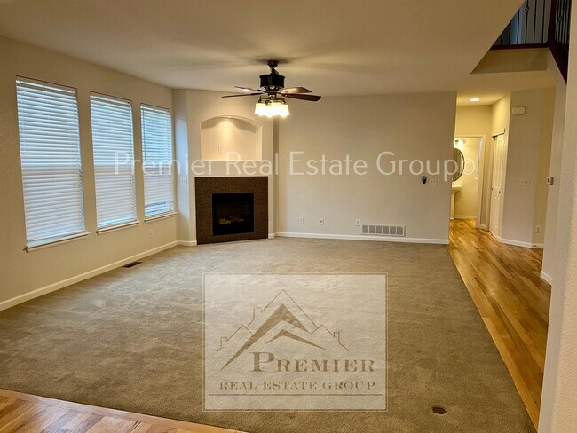 Foto del edificio - 5852 Revelstoke Dr