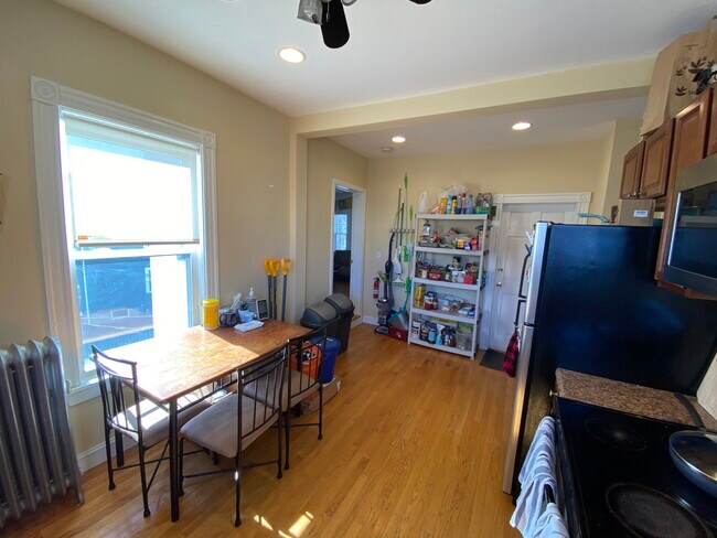 Building Photo - 39 Gorham St