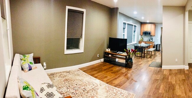 Building Photo - 687 Locust St