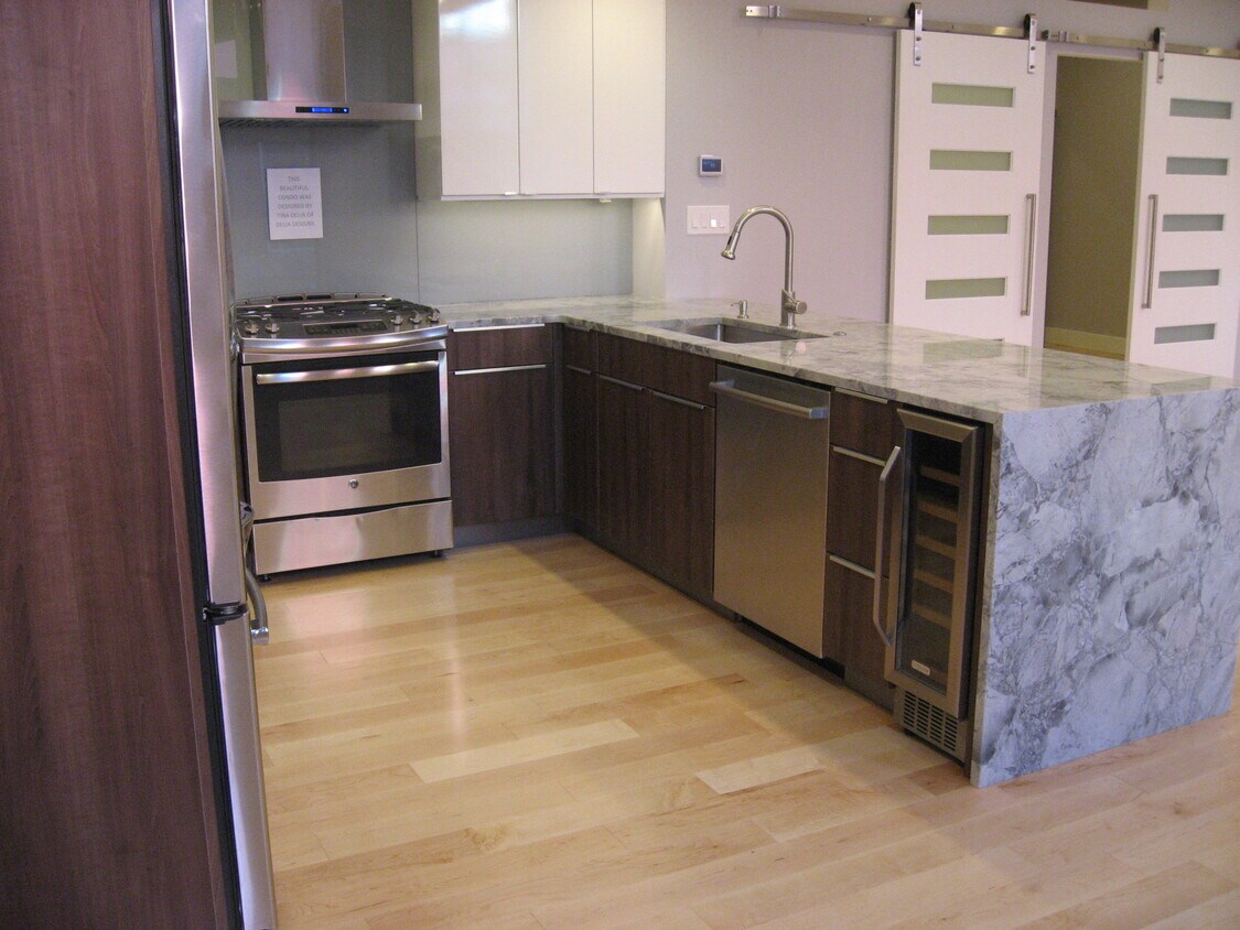 Gourmet Kitchen - 559 N 20th St
