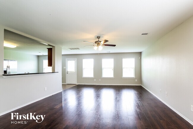 Foto del edificio - 4315 Amaryllis Ave