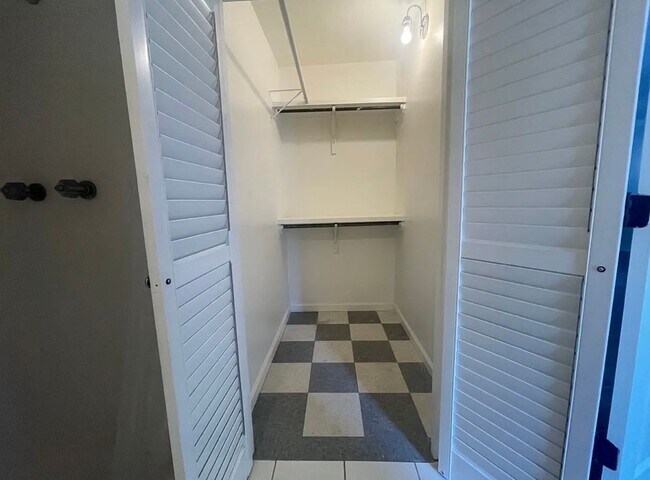 Foto del edificio - 206 Challenger St