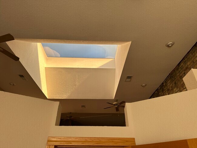 Foto del edificio - 419 E Grand Ave