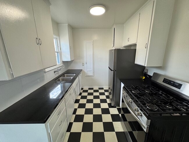 Foto del edificio - 1748 S Robertson Blvd