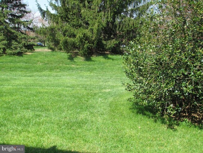 Building Photo - 8 Coventry Ct