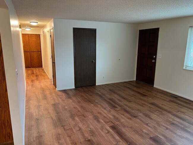 Photo - 3 Bedroom, 2 Bathroom in N. Coburg Rd Area Townhome