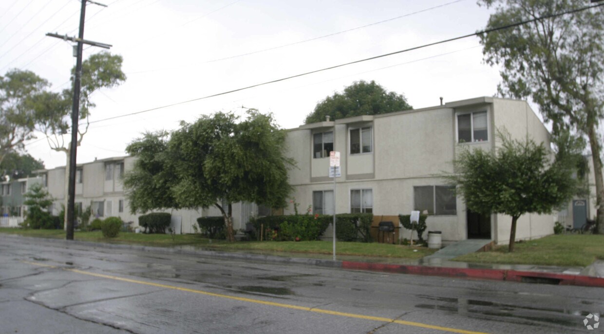 303 McDonald Ave, Wilmington, CA 90744 Apartments in Wilmington, CA