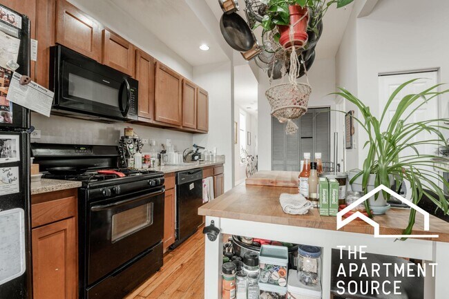 Foto del edificio - 3216 W Augusta Blvd