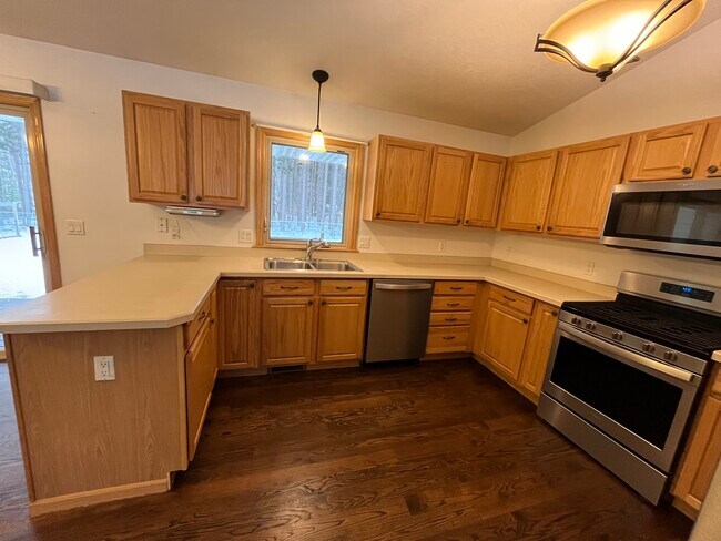 Building Photo - 9239 Evergreen Dr
