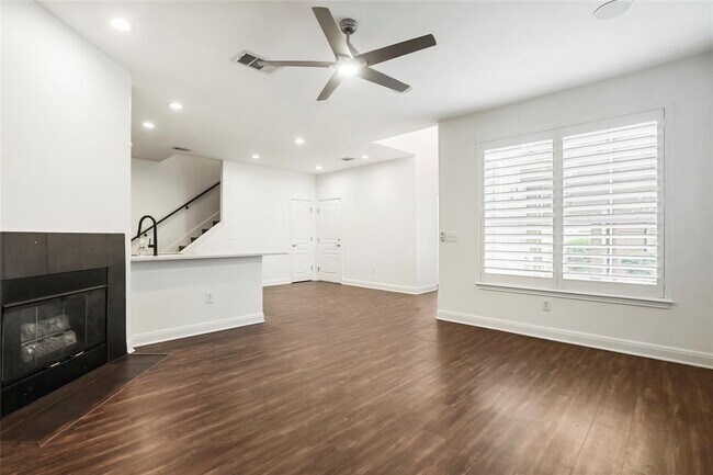 Building Photo - 3406 Menchaca Rd