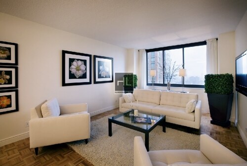 Primary Photo - East 95th Street