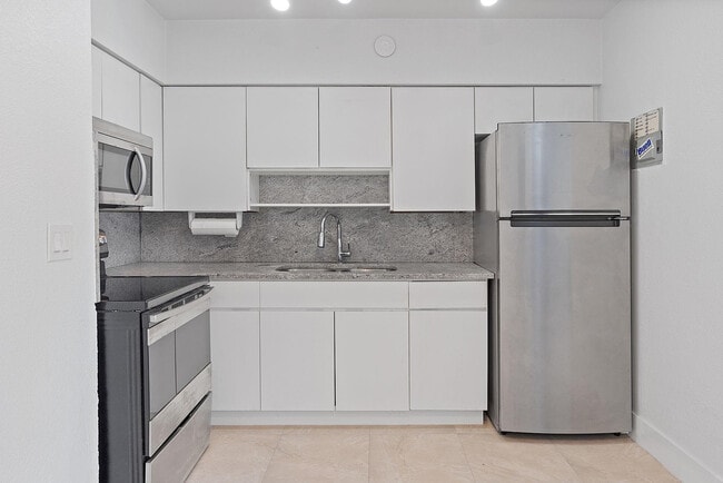 Building Photo - 3349 NE 33rd St