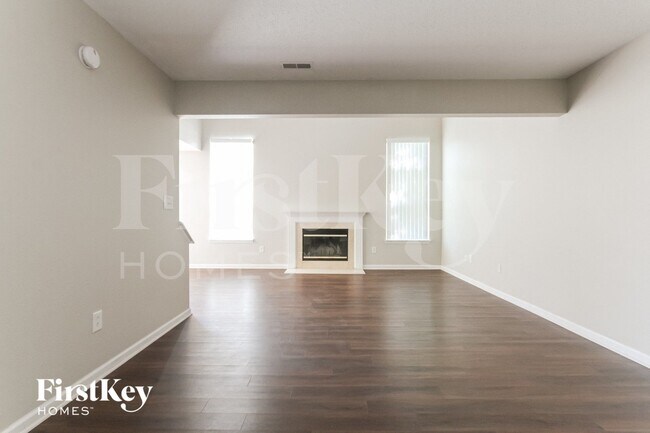Foto del edificio - 7126 Parklake Pl