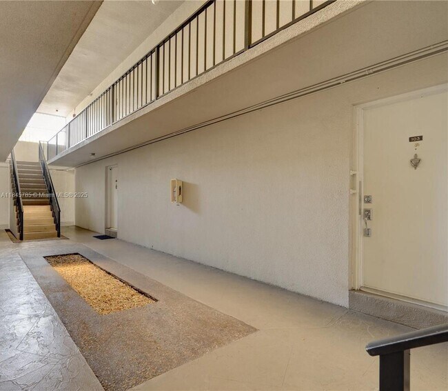 Foto del edificio - 8788 SW 12th St