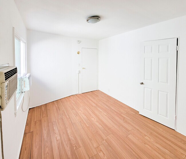 Building Photo - 2802 Waverly Dr