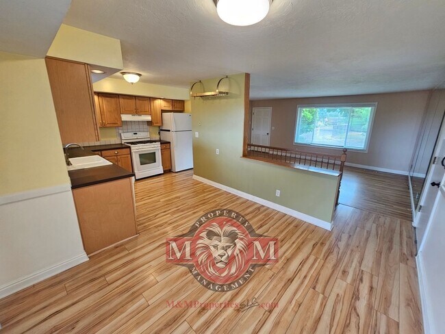 Foto del edificio - Great 3 Bed 3 Bath Home Skyline Manor Community